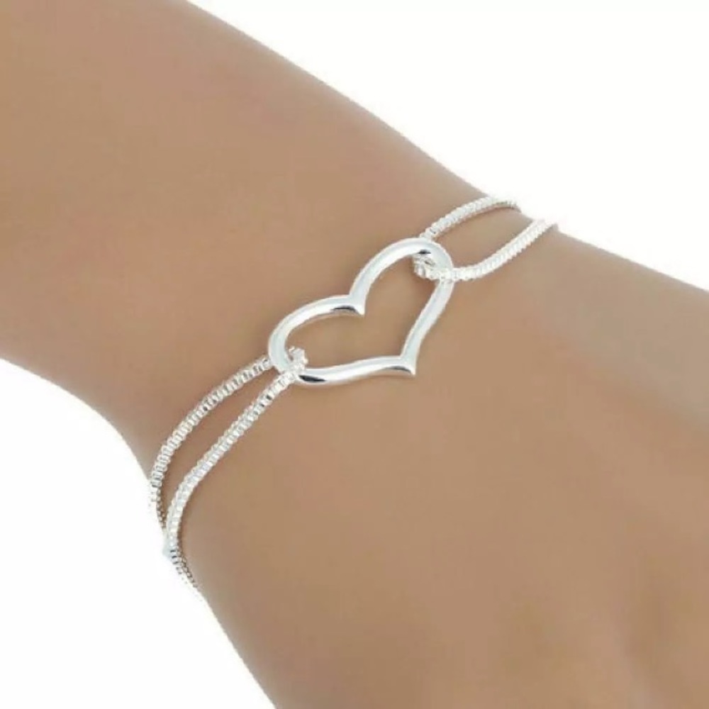 ❤️gorgeous delicate silver heart bracelet